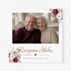 Zaproszenie na rocznicę ślubu ze zdjęciem pary i bordowymi kwiatami